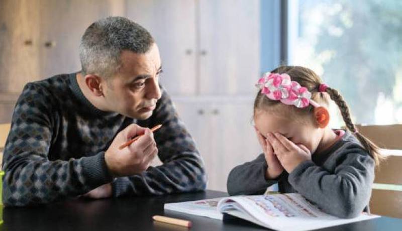 چطور می‌توان کودکان را به درس خواندن علاقه مند کرد؟